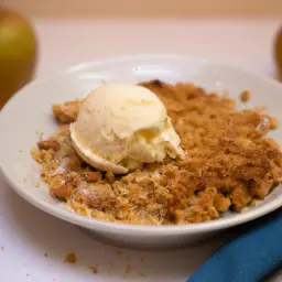 Teaser Image: Apple Crumble mit Vanilleeis