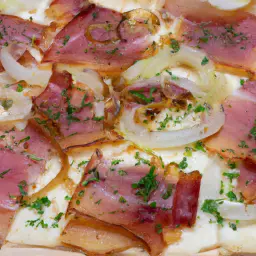 Teaser Image: Elsässer Flammkuchen mit Speck und Zwiebeln