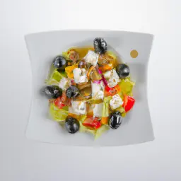 Teaser Image: Gemischter Salat mit Feta-Käse und Oliven