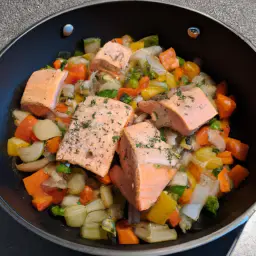 Teaser Image: Gemüse-Pfanne mit Lachs