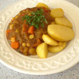 Teaser Image: Indischer Linseneintopf mit Kartoffeln
