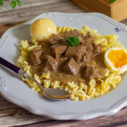 Teaser Image: Kalbsraumgulasch mit Eier-Spätzle