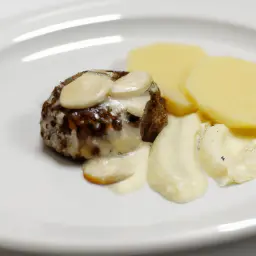 Teaser Image: Knödel mit Pilzragout