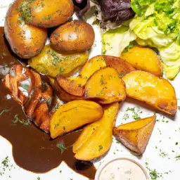Teaser Image: Matjeshering mit Bratkartoffeln und Remoulade