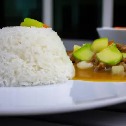 Teaser Image: Putenstreifen vietnamesischer Art mit Wokgemüse und Reis