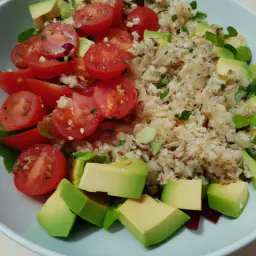 Teaser Image: Quinoa-Salat mit Avocado und Tomaten