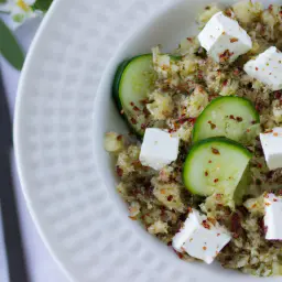 Teaser Image: Quinoa-Salat mit Feta und Gurke