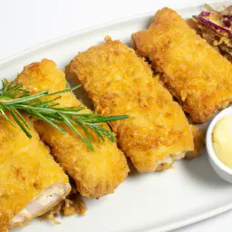 Teaser Image: Rehrücken in Preiselbeersoße mit Kroketten