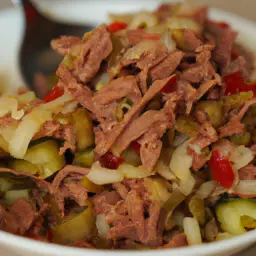 Teaser Image: Rindfleischsalat mit Zwiebeln und Gurken