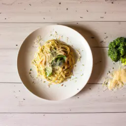 Teaser Image: Spaghetti mit Brokkoli und frischem Parmigiano