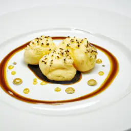 Teaser Image: Süßer Dampfnudel mit Vanillesoße