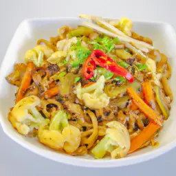 Teaser Image: Vegetarischer Wokteller mit Wokgemüse und Thai-Nudeln